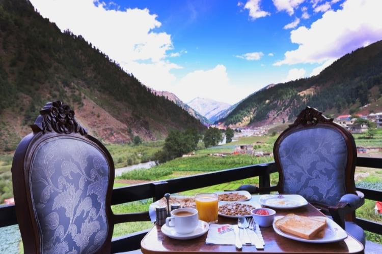 How to choose the right hotel at Naran for your trip?